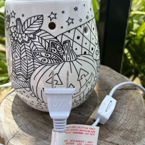 Tricks & Treats COLOR ME Scentsy Warmer - Picture 9 of 9